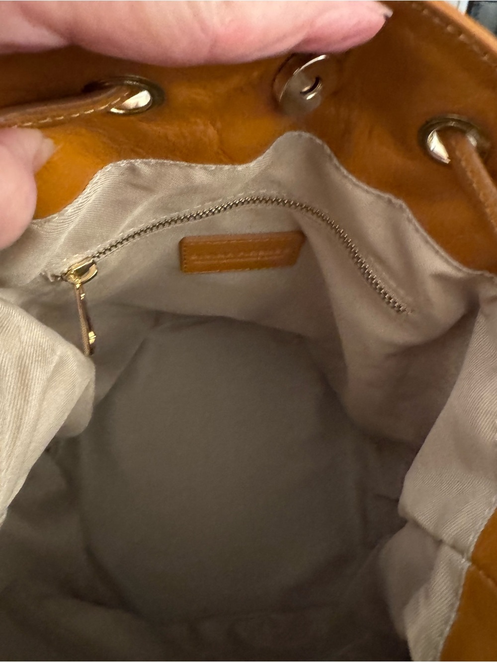 ๐๐คDIVINA FIRENZE NATURAL RAFFIA WOVEN AND TAN LEATHER BUCKET BAG! - Picture 9 of 11